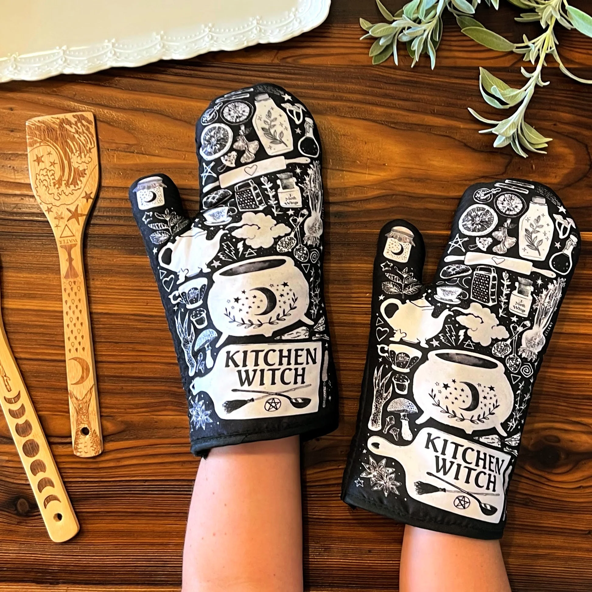Kitchen Witch Oven Mitt Set - Image 24