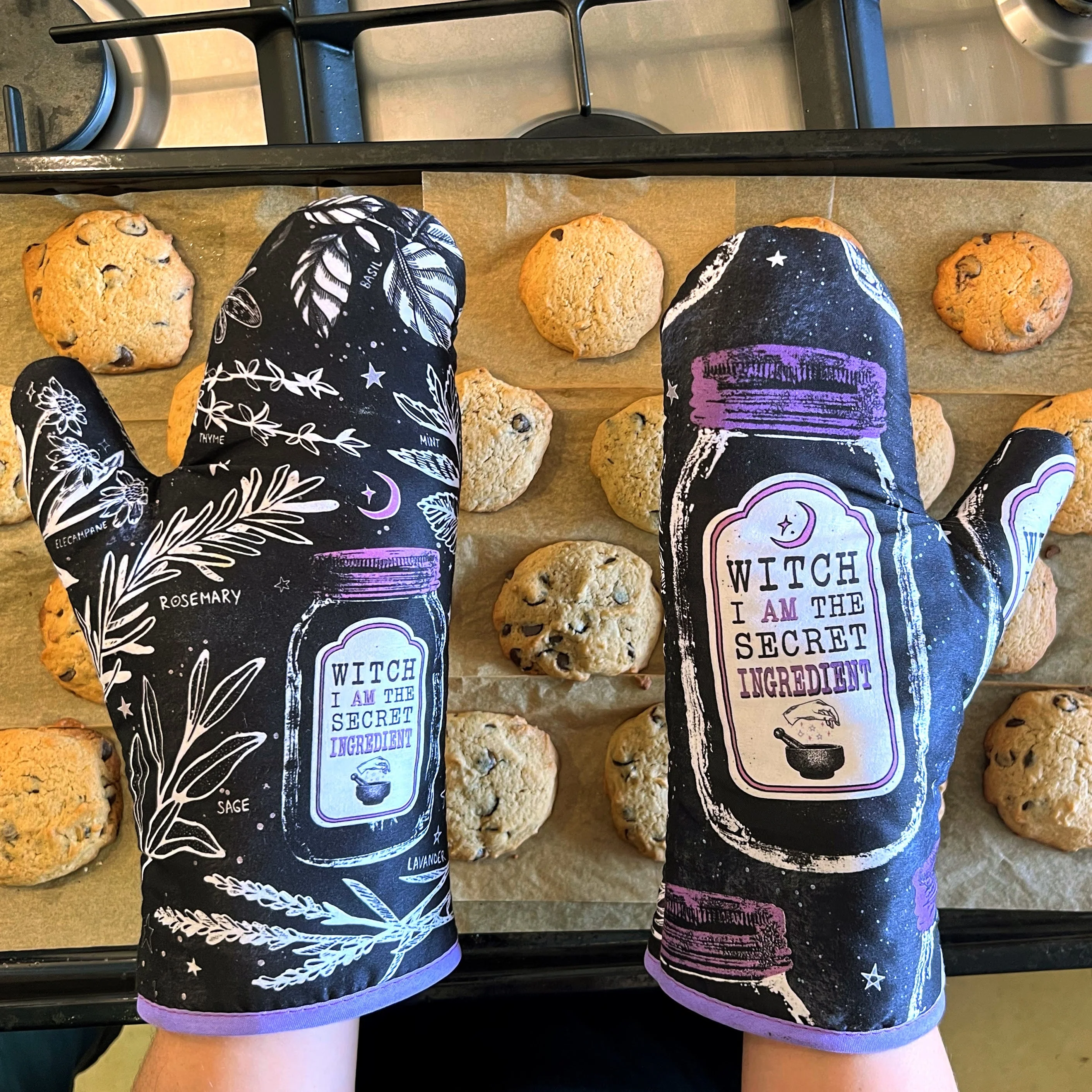 Kitchen Witch Oven Mitt Set - Image 25