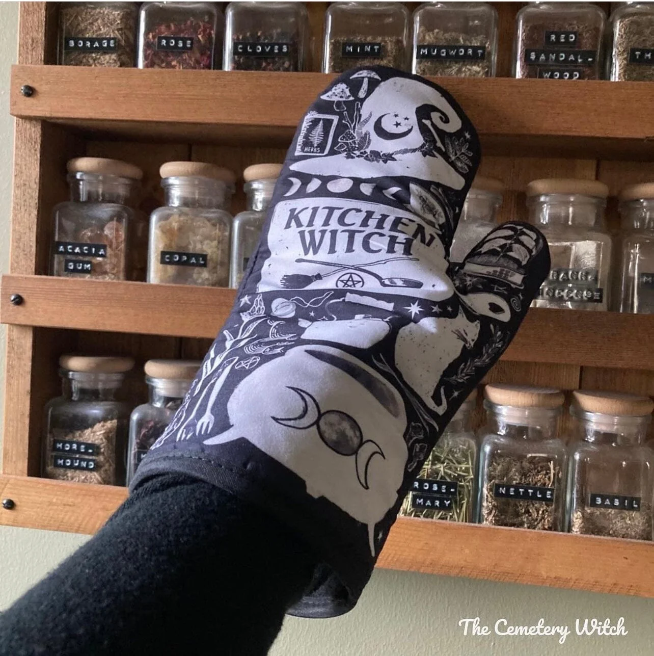 Kitchen Witch Oven Mitt Set - Image 26