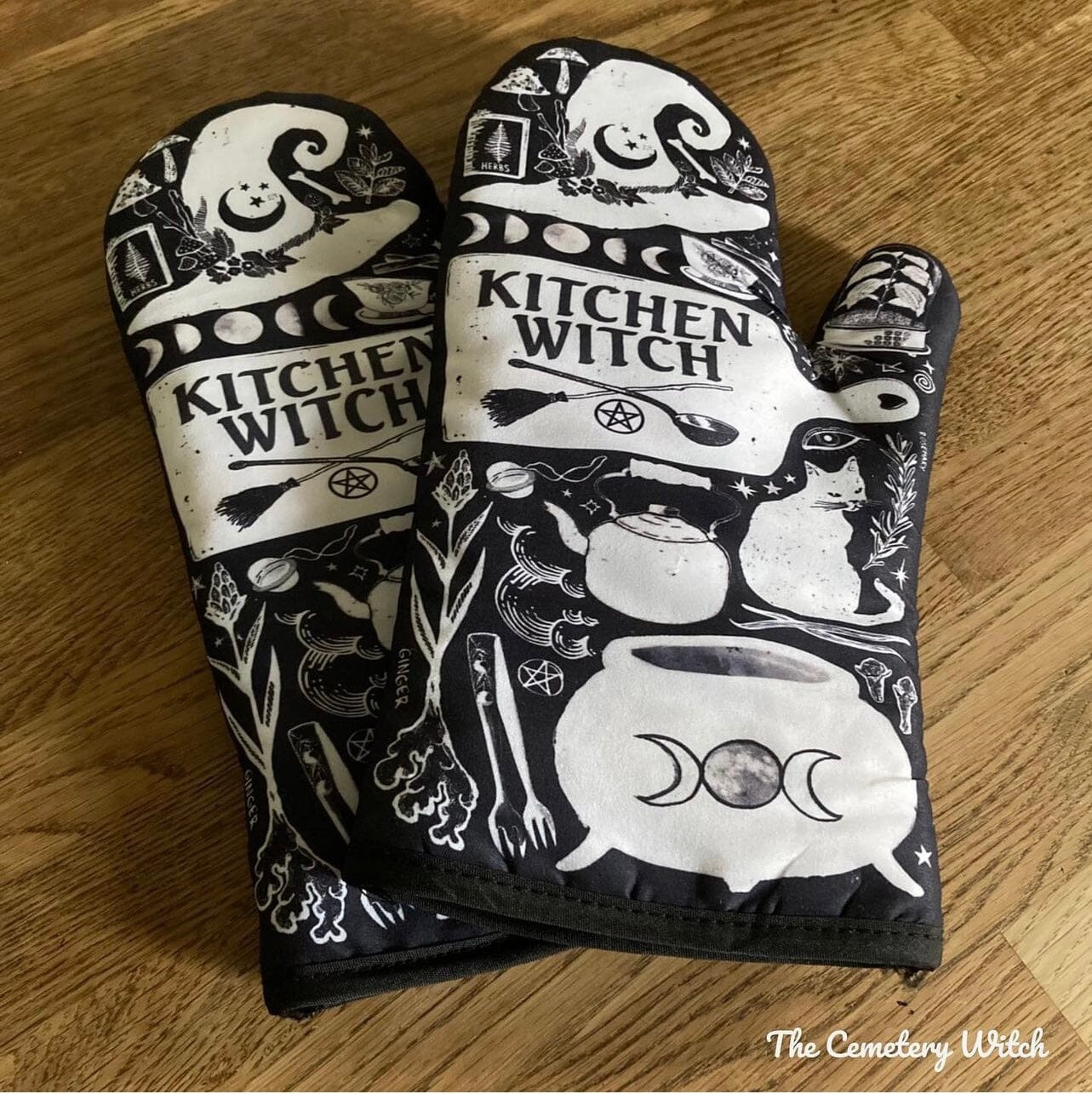 Kitchen Witch Oven Mitt Set - Image 27