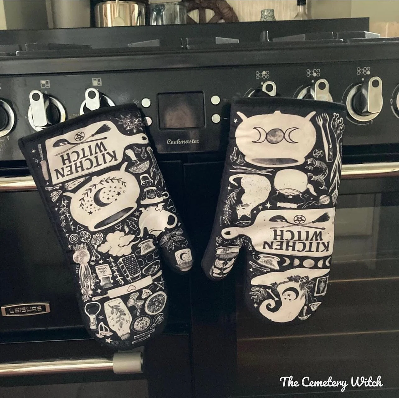 Kitchen Witch Oven Mitt Set - Image 28