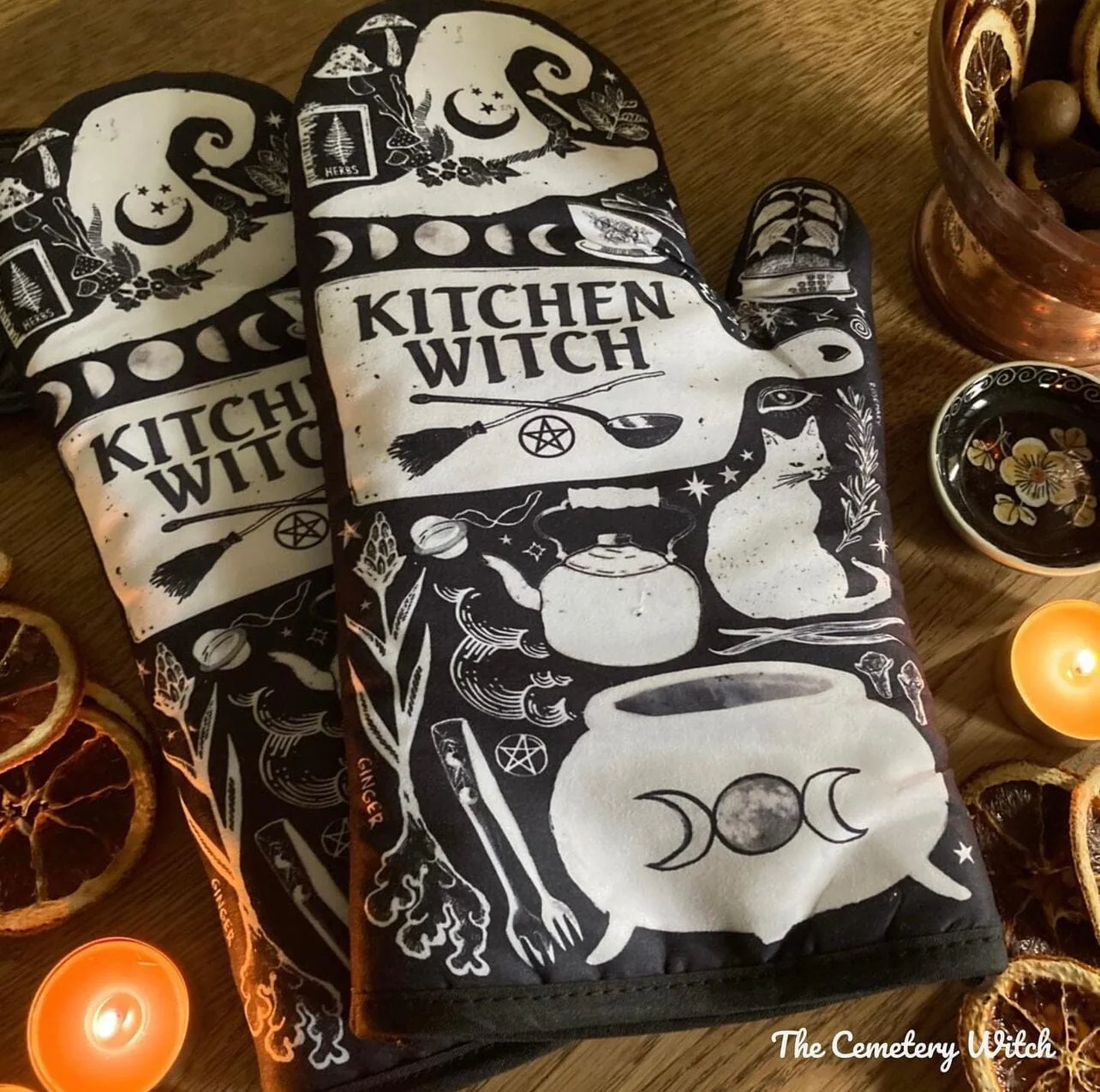 Kitchen Witch Oven Mitt Set - Image 29